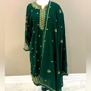 Elegant Green Embroidered Kurta with Dupatta (Indian/Pakistani Suit)